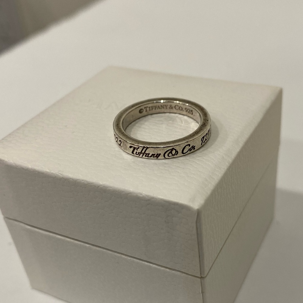 Tiffany ring note ring script